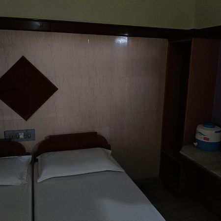 Krishna Lodge Tiruchirappalli Ngoại thất bức ảnh