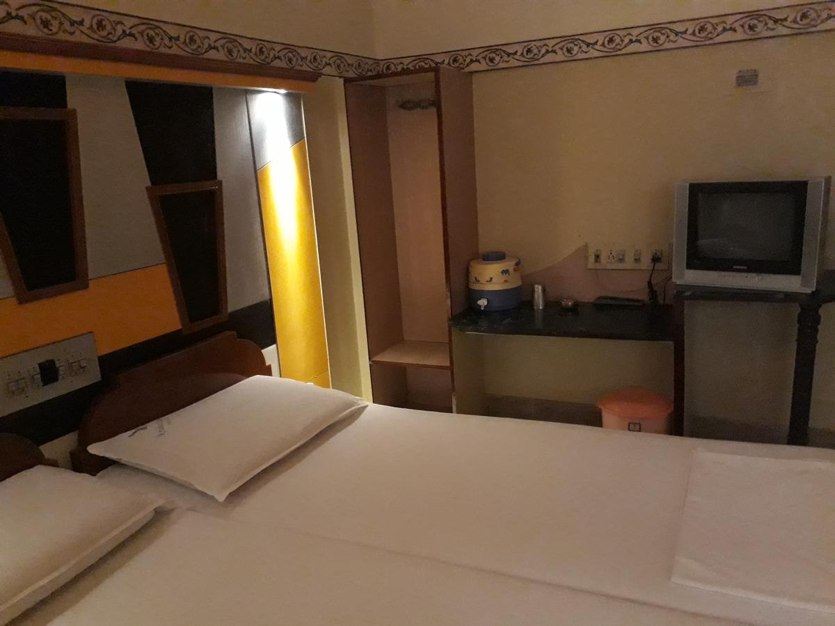 Krishna Lodge Tiruchirappalli Ngoại thất bức ảnh